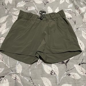 Lululemon shorts size 6